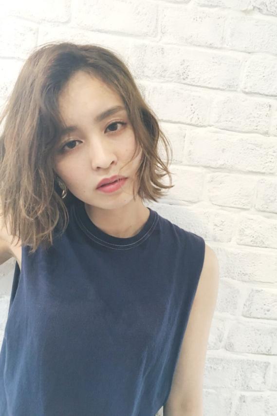 ショートヘアスタイル  かきあげバング 透明感 ナチュラル パーマ roma