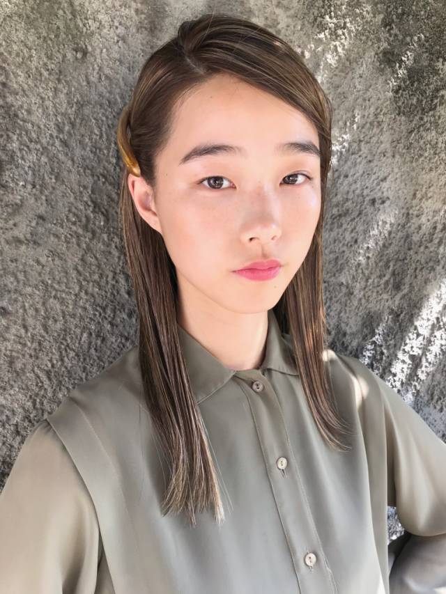 ミディアムヘアスタイル  hairsalon de Forever Lux ミディアム 似合わせカット ダークカラー 大人かわいい ノームコア ルーズ感
