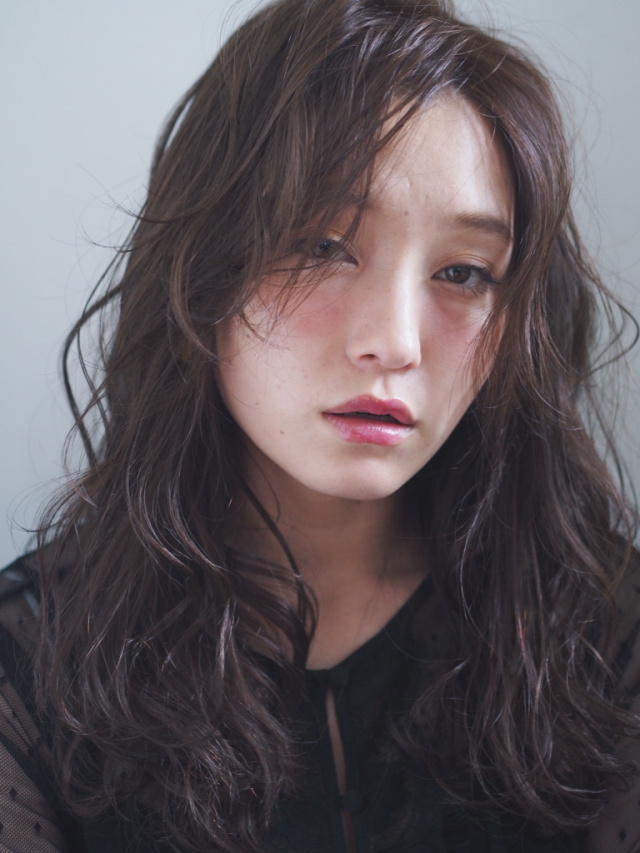 ミディアムヘアスタイル  BABEL うざバング センターパート 外国人風 ラフ