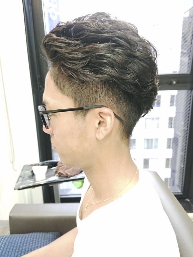メンズのベリーショートヘアスタイル  HAIR DERA'S ツーブロック バリカン ショートメンズ 銀座