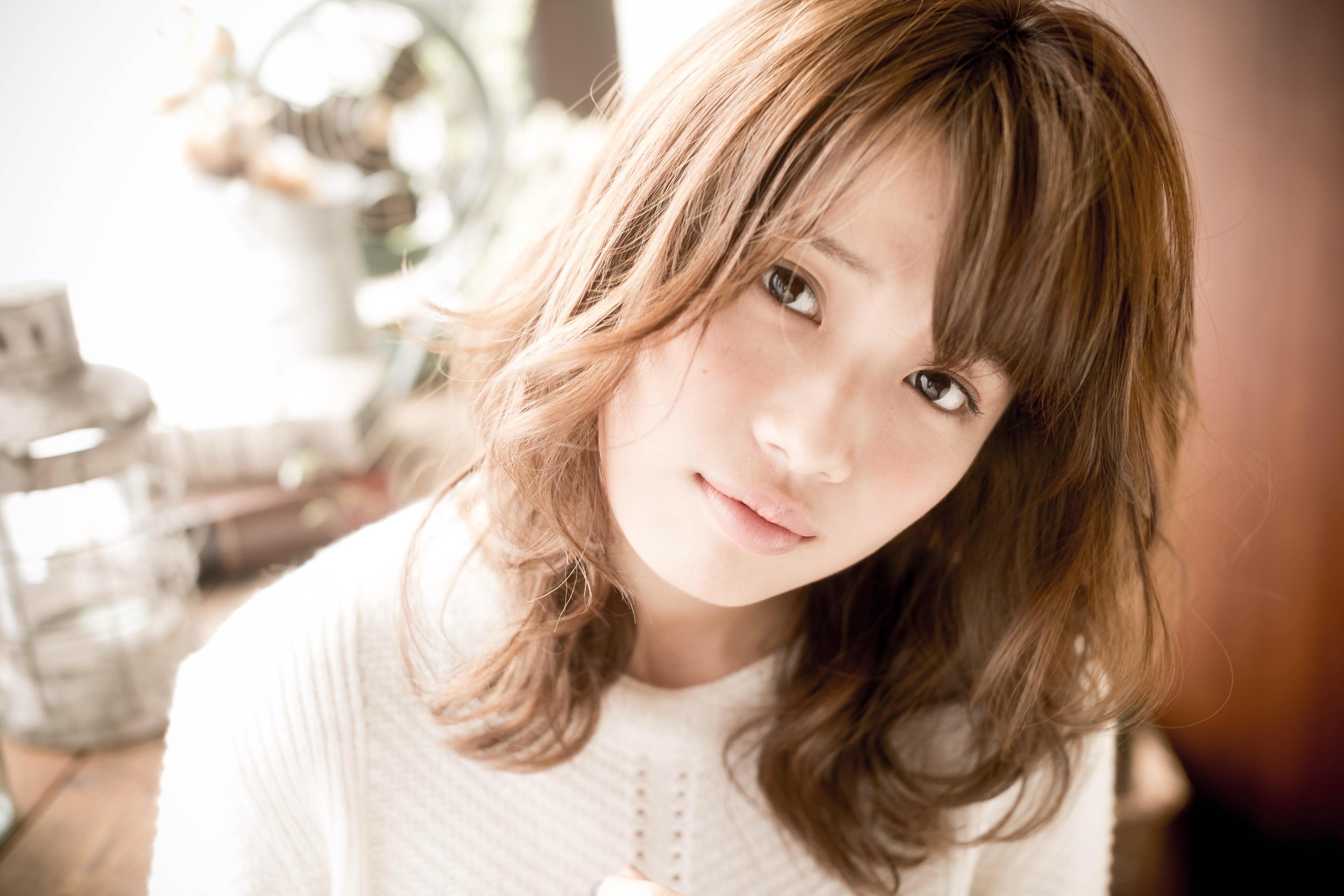 ミディアムヘアスタイル  カラー パーマ トリートメント 髪質改善 透明感 アッシュ レイヤー ミディアム ゆるふわ 表参道 青山