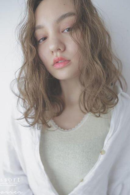 ミディアムヘアスタイル  CORRER