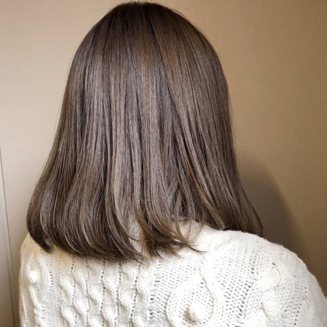 ボブヘアスタイル  carlm ラフ アンニュイ 今泉美容室 福岡美容室 シースルーカラー グレージュカラー ゆるまき グレーベージュ 切りっぱなし ふんわりボブ