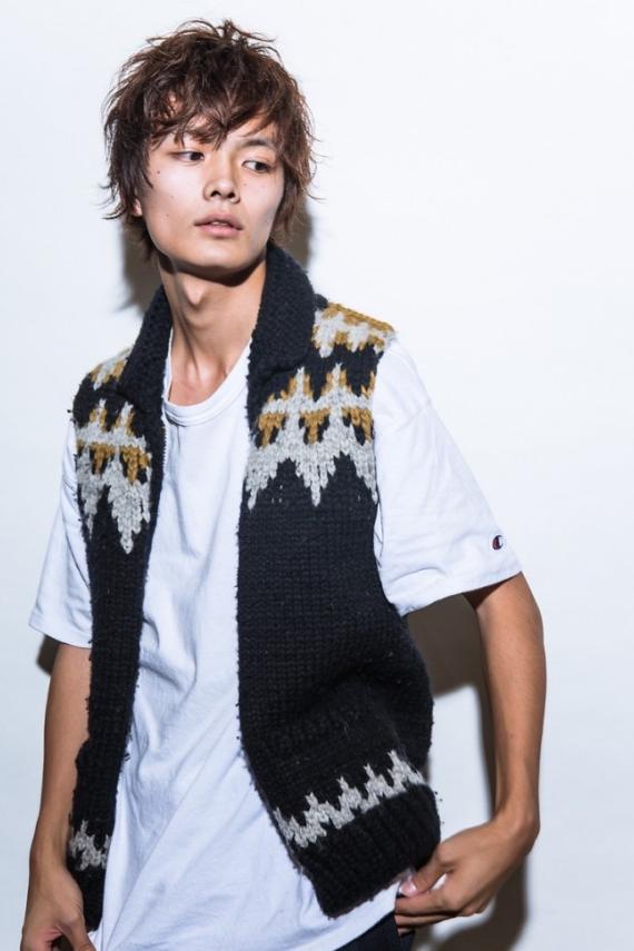 ミディアムヘアスタイル  鈴木茜 ダークトーン くせ毛風 中目黒 代官山 シースルーバング アッシュ アンニュイ 透明感 外はね roma
