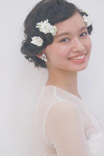 ロングヘアスタイル  ウェット センターパート ラフ 外国人風 無造作 透明感
