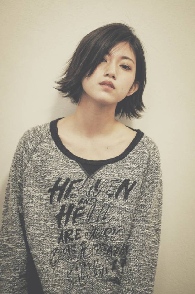 セミロングヘアスタイル  tsunagu