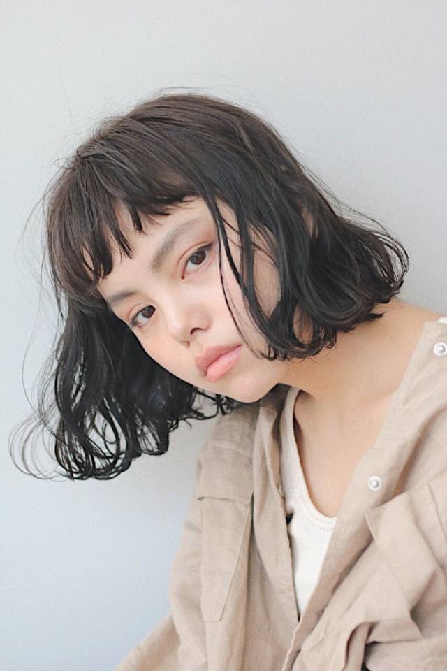 ボブヘアスタイル  無造作 ラフ アンニュイ ウェット ウェーブ アッシュ 抜け感 透明感 切りっぱなしボブ
