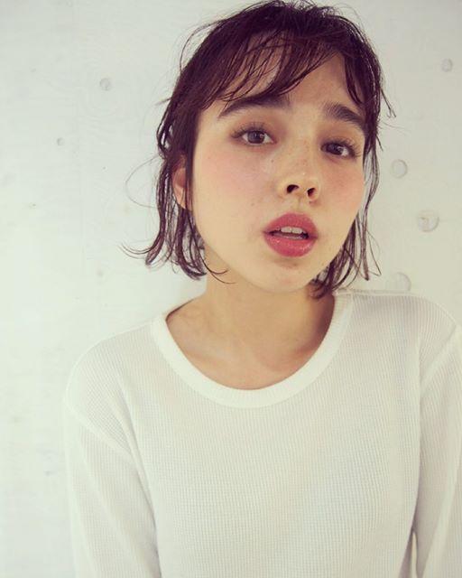 ボブヘアスタイル  RODGE ボブ ショートボブ ショートバング 眉上バング アッシュ 黒髪 黒髪ボブ 透明感 アンニュイ くせ毛風 渋谷 表参道 加納竜也 切りっぱなし