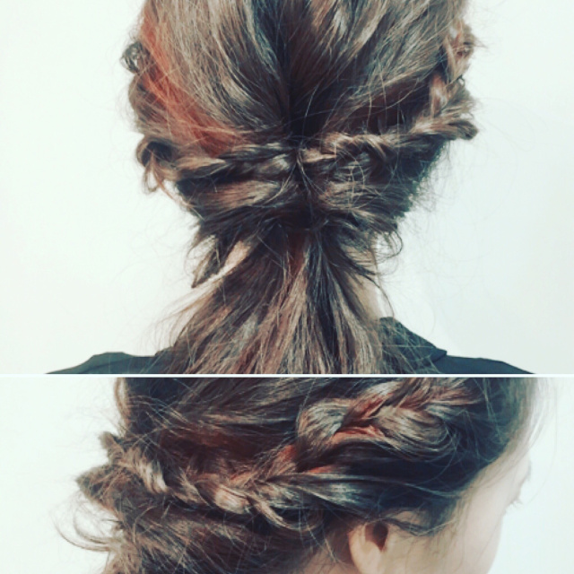 ヘアアレンジヘアスタイル  くるりんぱ 編み込み アレンジ ヘアアレンジ 裏編み 三つ編み カジュアルアレンジ カジュアル 大人 簡単アレンジ カラー ポイントカラー ロングヘア メイク ファション デザイン デザインカラー こなれ感