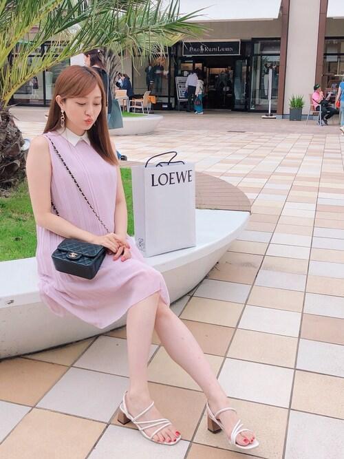 ジルスチュアートのファッションを愛用している菊地亜美さんの写真